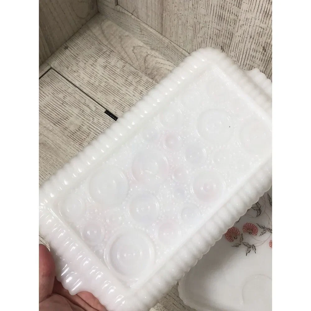 Set of 4 Porcelain White Sip and Snack Tray Ball & Floral Design Ribbed Edges